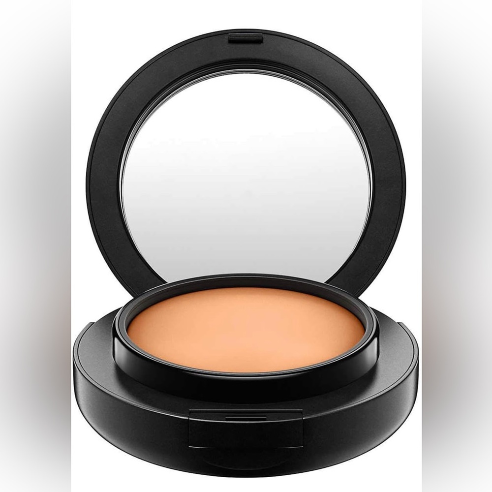 MAC Studio Tech Foundation NC44 10g/0.35 US oz. Neutral to Cool - New In Box